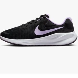 Nike Revolution 7 Black White Daybreak Lilac Bloom Size 11.5
Worn once